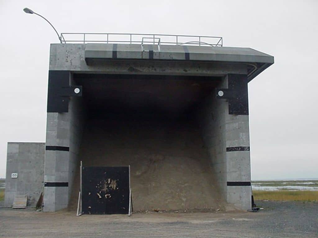 Une butte d’arrêt utilisée par le Centre d’essais et d’expérimentation des munitions, photo tirée de la collection Histoire d’îles (2006) du Biophare de Sorel-Tracy.